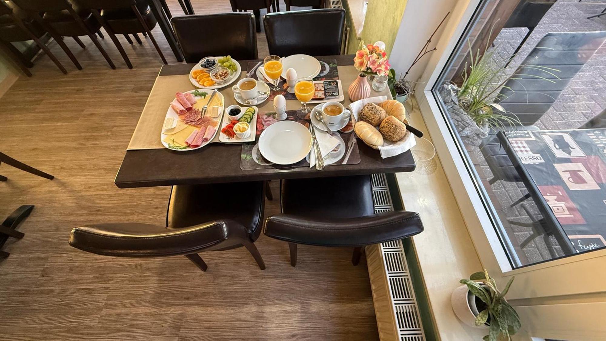 Pension Restaurant Pizzeria Lion Krummhörn Dış mekan fotoğraf